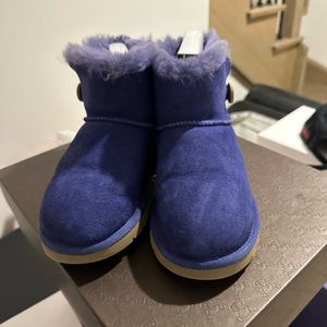 Ugg kids' mini Bailey boots in blueberry